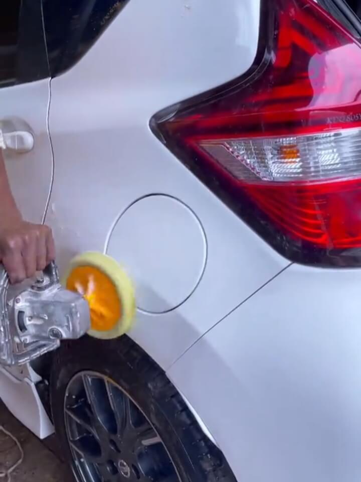 Car buffing and polishing service